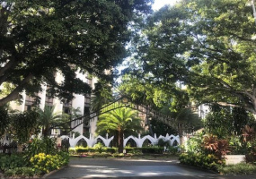 entrance to Liliuokalani Gardens