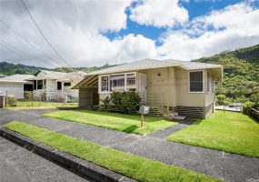 Welcome to this charming single-family home in Palolo Valley!